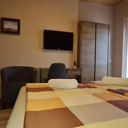 Hajas Familia Kiado Szobak Séjour chez l'habitant *