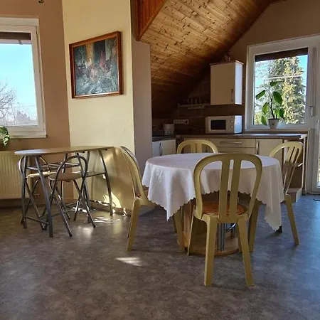 Hajas Familia Kiado Szobak Homestay Balatonmariafurdo