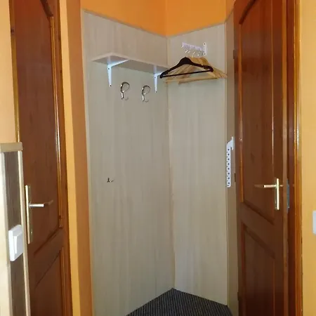 Hajas Familia Kiado Szobak 民宿 Balatonmáriafürdő